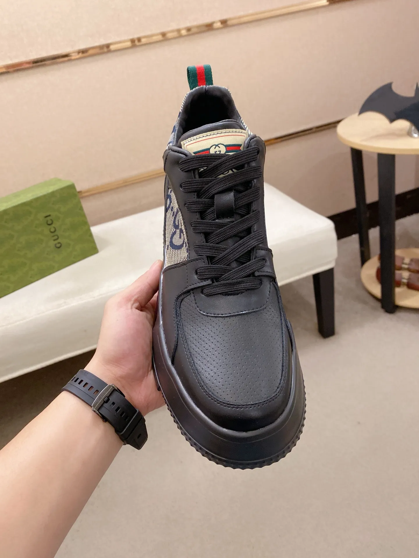 Factory price: 442💰 (GUCCI) The latest model from the official website🎁🎁Casual and fashionable men's shoes👟, hot style💥The style is simple and elegant, exclusive for trendy men. Unique official website's latest brand elements👑original Gucci decoration, fashionable and generous, the fabric is original cowhide ✅sheepskin lining, the official website specifies wear-resistant casual outsole, the classic model is taken in kind at the counter🎬38-44 (can be customized for 45 non-refundable)